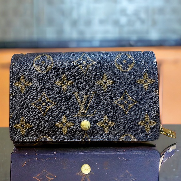 Louis Vuitton Handbags - Authentic Louis Vuitton classic monogram canvas Porte Monnaie Tressor wallet